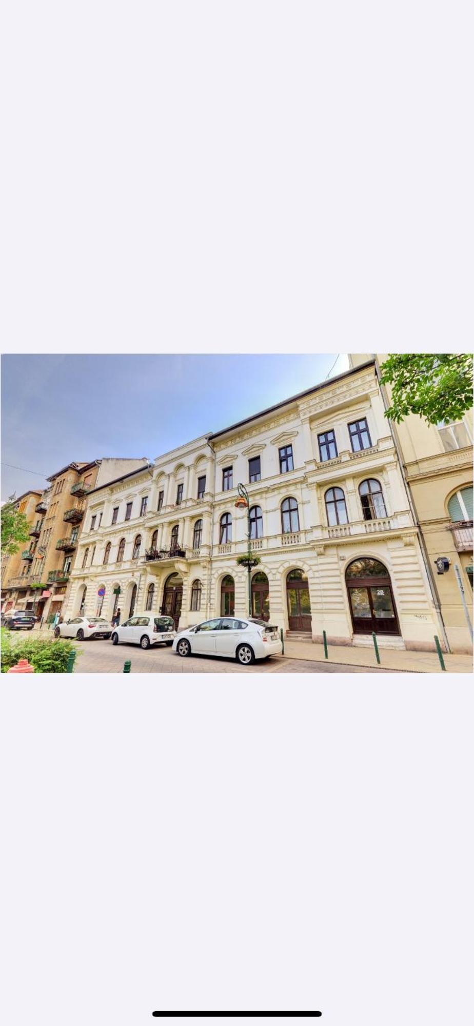 Downtown 5 Bedrooms 4 Bathrooms Raday Stretches Apartment